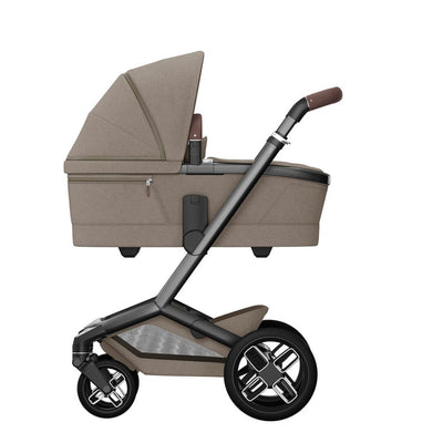 Bambinista - MAXI COSI - Travel - MAXI COSI FAME 10 Piece Premium Travel System with FamilyFix 360 Pro2 - Twilic Truffle (Black Wheel)